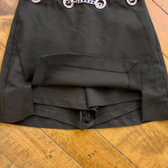 Black Grommet Chain Mini Skort Skirt Maniere deVoir Goth Punk NEW NWOT UK Size 6 - Picture 5 of 7